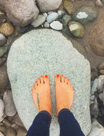 grounding-earthing-barefoot-health-benefits-zesty-life-squamish
